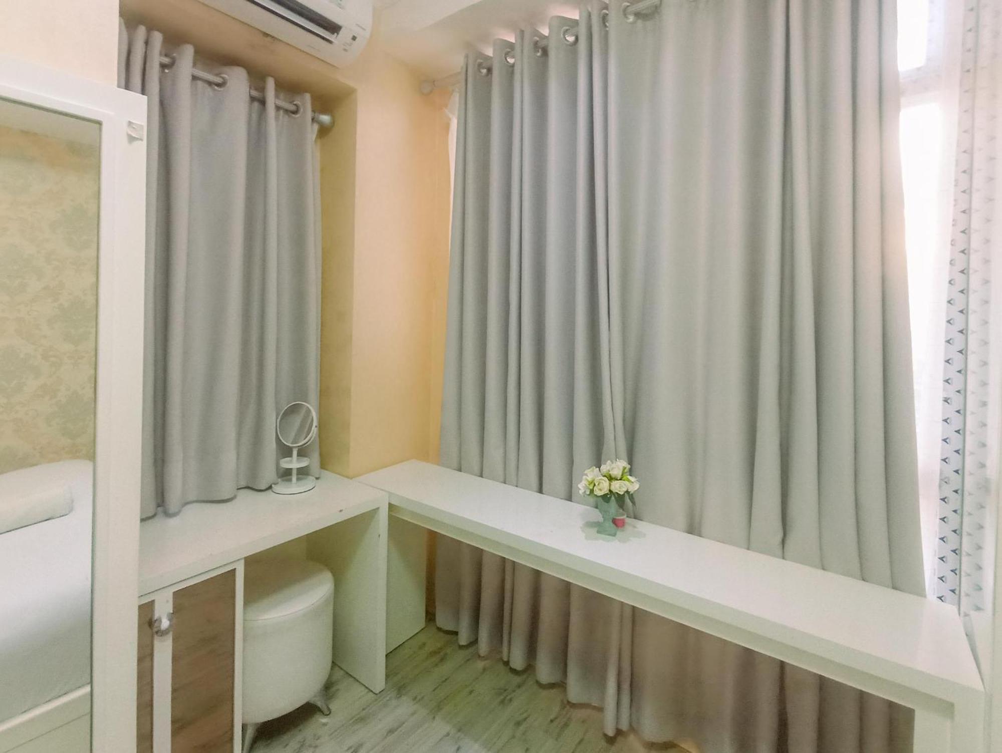 Modern 2br Pramuka Near Shopping Center By Travelio